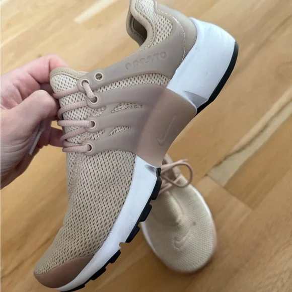 Nike Women's Presto Beige Sneakers - Picture 7 of 7